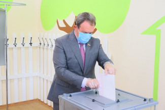 Валерий Лидин посетил избирательный участок в Пензе