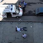 В «Спутнике» бездыханное тело мужчины, вывалившегося с балкона, несколько часов пролежало на козырьке жилого дома