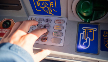 В Пензе украли забытые деньги в банкомате 