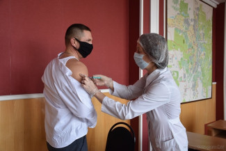 В Пензе сделали прививки муниципальным служащим