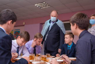 «Единая Россия» держит под жестким контролем вопрос питания школьников