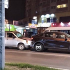 На улице Антонова в Пензе в жесткую аварию попали две машины