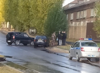 На улице Титова в Пензе жестко столкнулись две машины