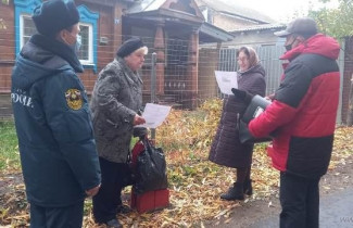 Жителям частного сектора Пензы рассказали о пожарной безопасности