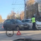 На улице Мира в Пензе угодили в аварию две легковушки