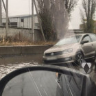 В Пензе машина села на «мель» после дождя 