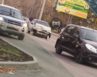 На улице Суворова в Пензе изуродовало легковой автомобиль
