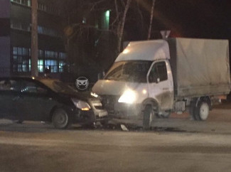 Жесткое ДТП в Пензе: легковушка столкнулась с фургоном
