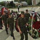 Гроб Василия Бочкарева вынес почетный караул под звуки оркестра