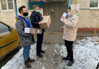 Депутаты от «Единой России» помогают пензячке в организации лечения её дочери