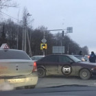 На трассе в Пензе образовалась пробка из-за аварии с двумя машинами