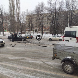 На проспекте Победы произошло ДТП сразу с несколькими машинами