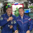 За сутки российские космонавты отметили Новый год 16 раз