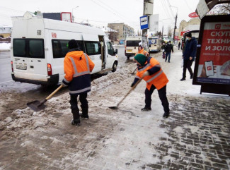 Пензенские улицы вышли убирать от снега 65 единиц спецмашин