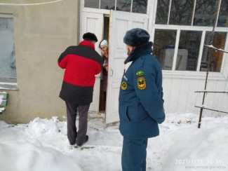 В Пензе рассказали о пожарной безопасности жителям поселка Заря