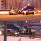 На улице Кулакова в Пензе лоб в лоб столкнулись две машины