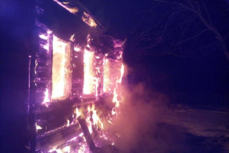 В Пензенской области огонь полностью уничтожил жилой дом