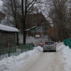 На улице Попова в Пензе вспыхнул легковой автомобиль