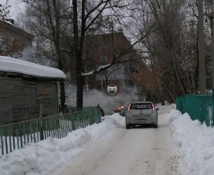 На улице Попова в Пензе вспыхнул легковой автомобиль