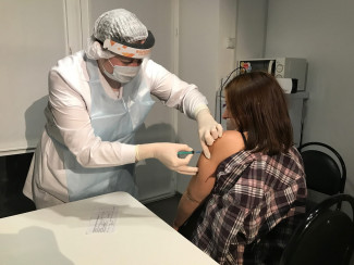 В Пензенской области трудовые коллективы начали вакцинировать от коронавируса
