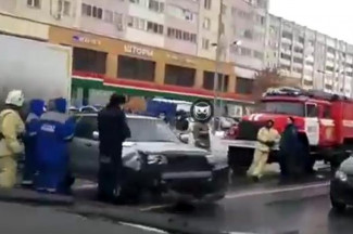 На видео попали последствия жесткого ДТП на улице Антонова в Пензе