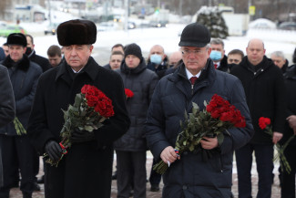 В Пензе Владимир Семашко и Иван Белозерцев возложили цветы к Вечному огню