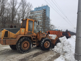 Более 100 спецмашин очищают от снега дороги и дворы Пензы