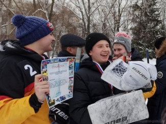 В Ленинском районе Пензы определили лучшую хоккейную команду