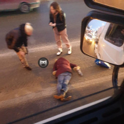 В Пензе женщина лежала на проезжей части со сломанными ногами