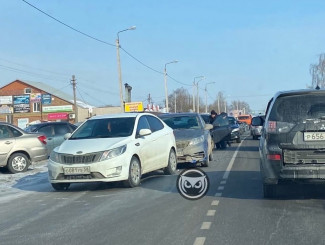 Под Пензой образовалась огромная пробка из-за тройного ДТП