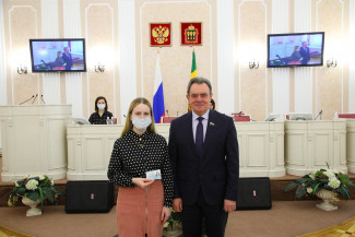 Валерий Лидин вручил удостоверения новым депутатам Молодежного парламента