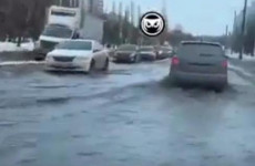 «Бесплатная мойка». В Пензе затопило улицу Тернопольскую. ВИДЕО