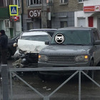 На улице Калинина в Пензе в жестком ДТП раскурочило легковушку