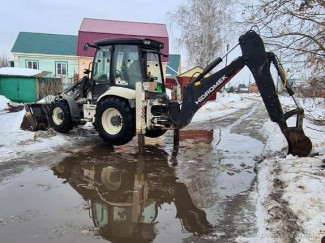 В Пензе вывозят снег с дорог и обрабатывают тротуары