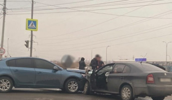 В Пензе две легковушки не поделили дорогу