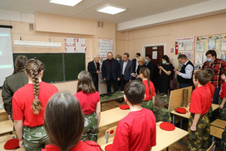 В селе Чемодановка Олег Мельниченко посетил школу имени С.Е. Кузнецова