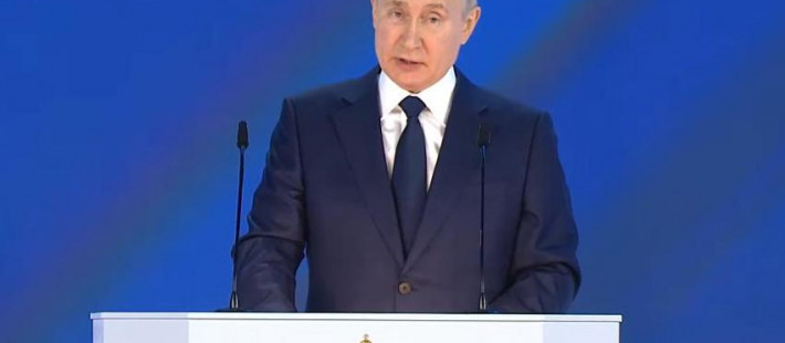 Путин объявил о разовой выплате семьям с детьми школьного возраста Путин объявил о разовой выплате семьям с детьми школьного возраста