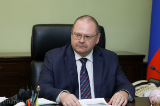 Олег Мельниченко велел за три дня проверить оборудование бассейнов 
