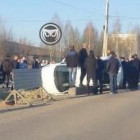 На окраине Пензы опрокинулась на бок иномарка. ФОТО
