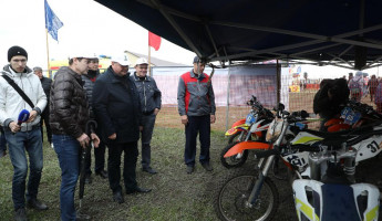 Олег Мельниченко побывал на открытии чемпионата по мотокроссу в Бековском районе