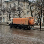 В Пензе после дождя коммунальные службы принялись убирать воду с улиц