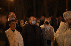 В Пензе Олег Мельниченко побывал на Пасхальном богослужении