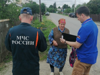 В Пензе жителям улицы Зеленодольской рассказали, как действовать при пожаре