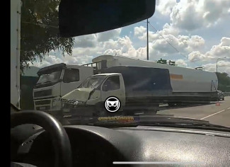 Жесткая авария под Пензой: грузовая «ГАЗель» столкнулась с фурой