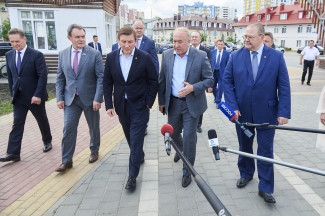  Андрей Турчак пообещал поддержать строительство социальных объектов в Спутнике