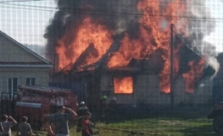 В Пензенской области горящий дом попал в объективы фотокамер