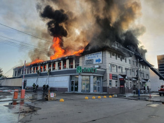 Пожар в пензенском ТЦ «Триумф» тушили около 70 человек