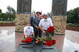 Валерий Лидин почтил память пензенцев, погибших при исполнении воинского долга