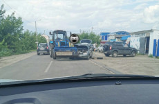 В селе Засечное трактор столкнулся с легковым автомобилем