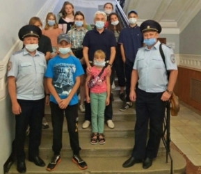 В Пензе полицейские организовали экскурсию для подростков в картинную галерею